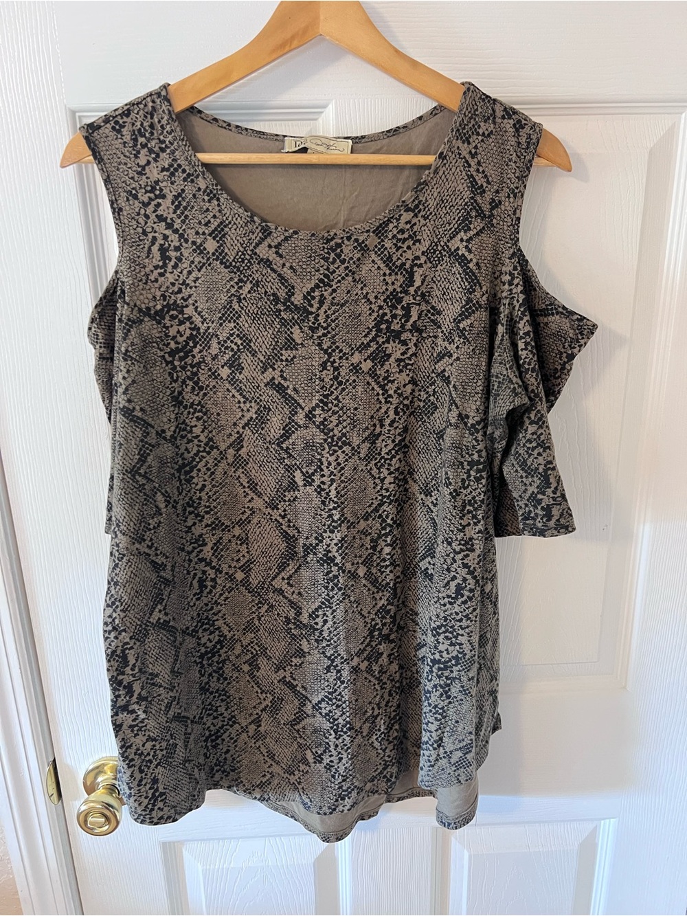 DG2 Diane Gilman Cold Shoulder Swing Top Shirt Snake Print